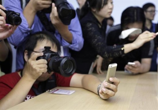 新款iPhone中國(guó)市場(chǎng)遇冷 蘋果痛失上百億美元市值